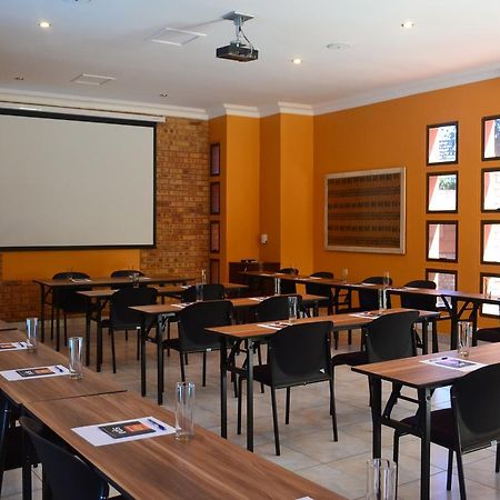 Boga Legaba Guest House & Conference Centre Mafikeng Exteriör bild