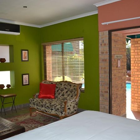 Boga Legaba Guest House & Conference Centre Mafikeng Exteriör bild
