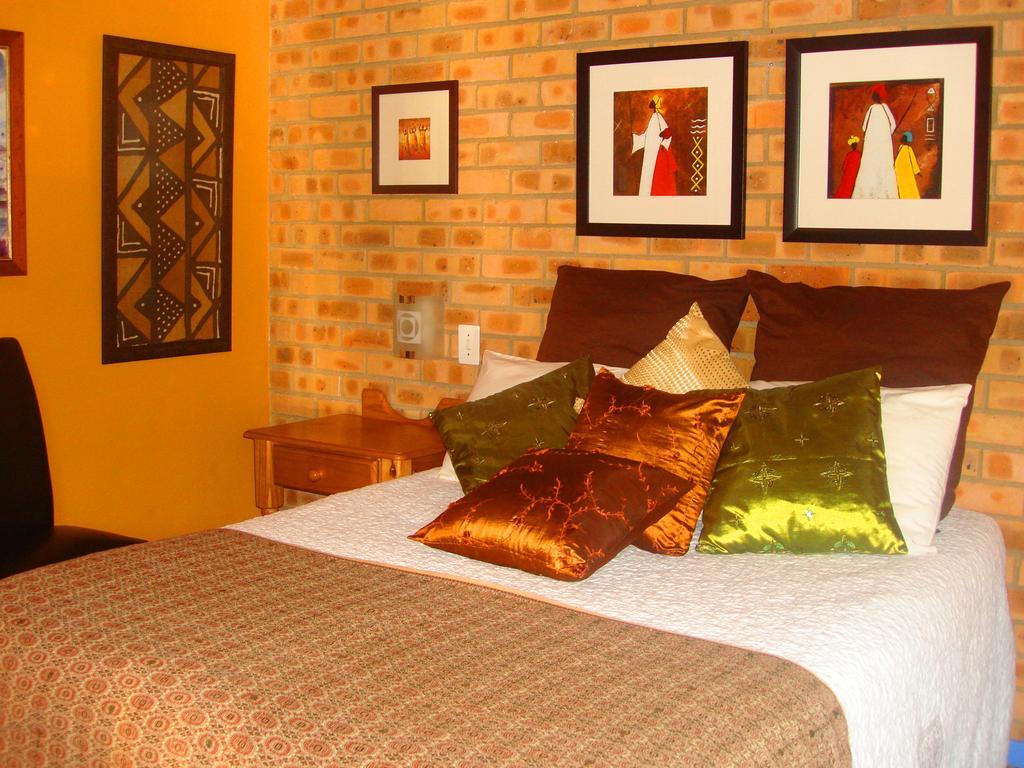Boga Legaba Guest House & Conference Centre Mafikeng Exteriör bild