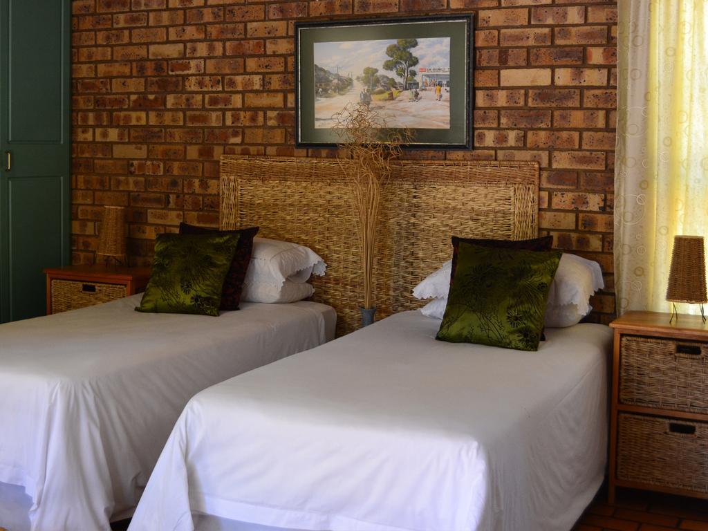 Boga Legaba Guest House & Conference Centre Mafikeng Exteriör bild