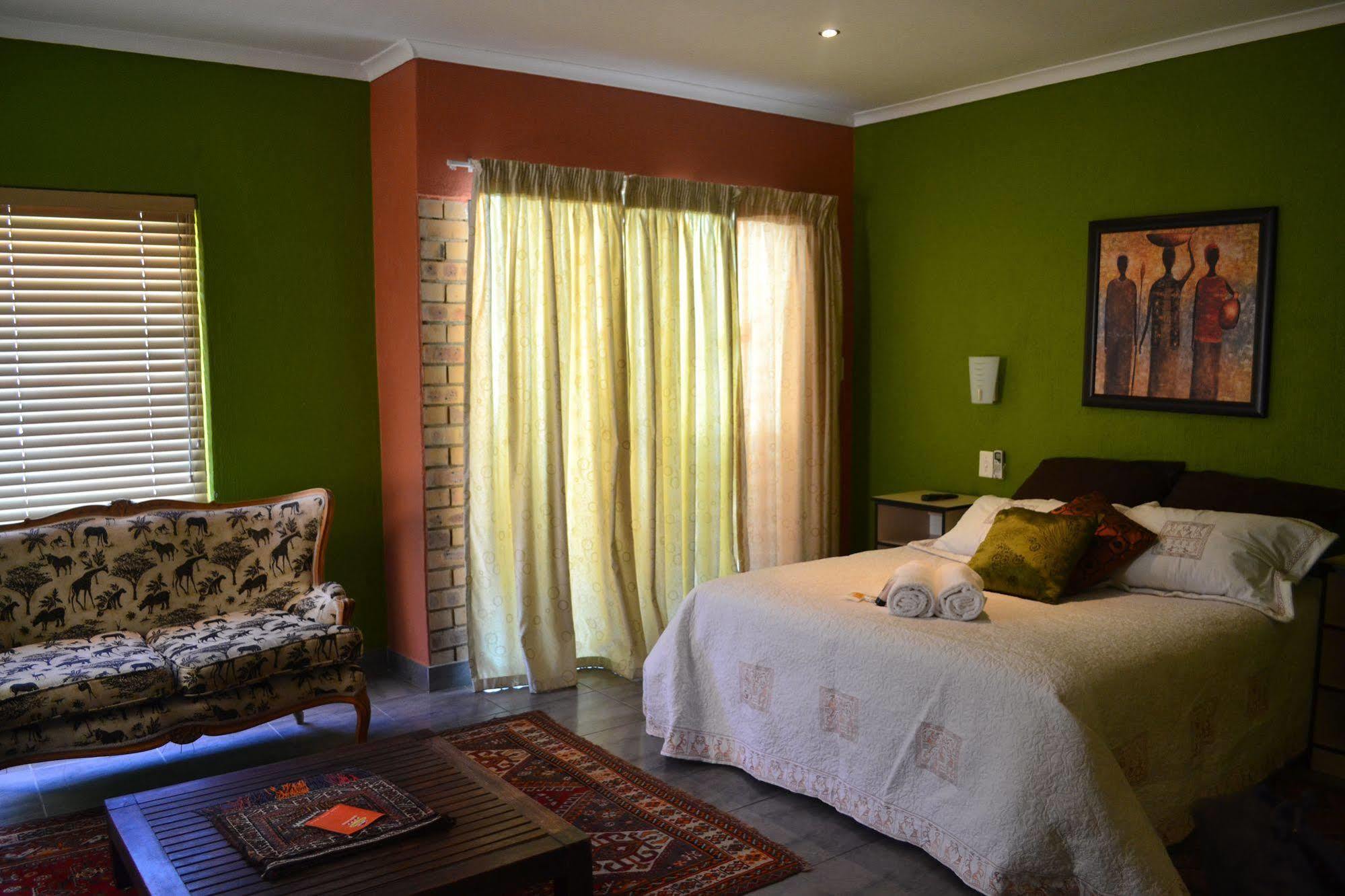 Boga Legaba Guest House & Conference Centre Mafikeng Exteriör bild