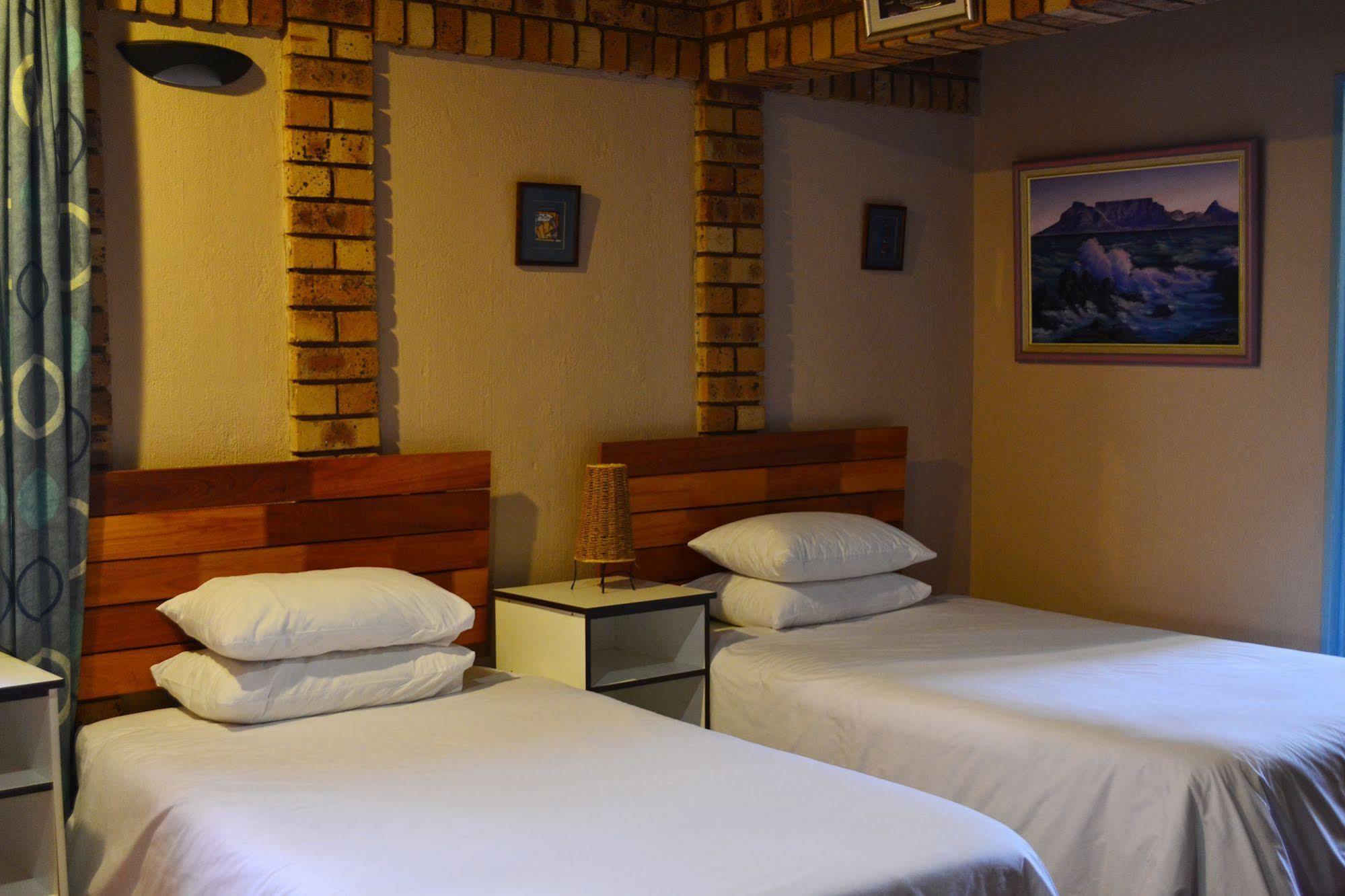 Boga Legaba Guest House & Conference Centre Mafikeng Exteriör bild