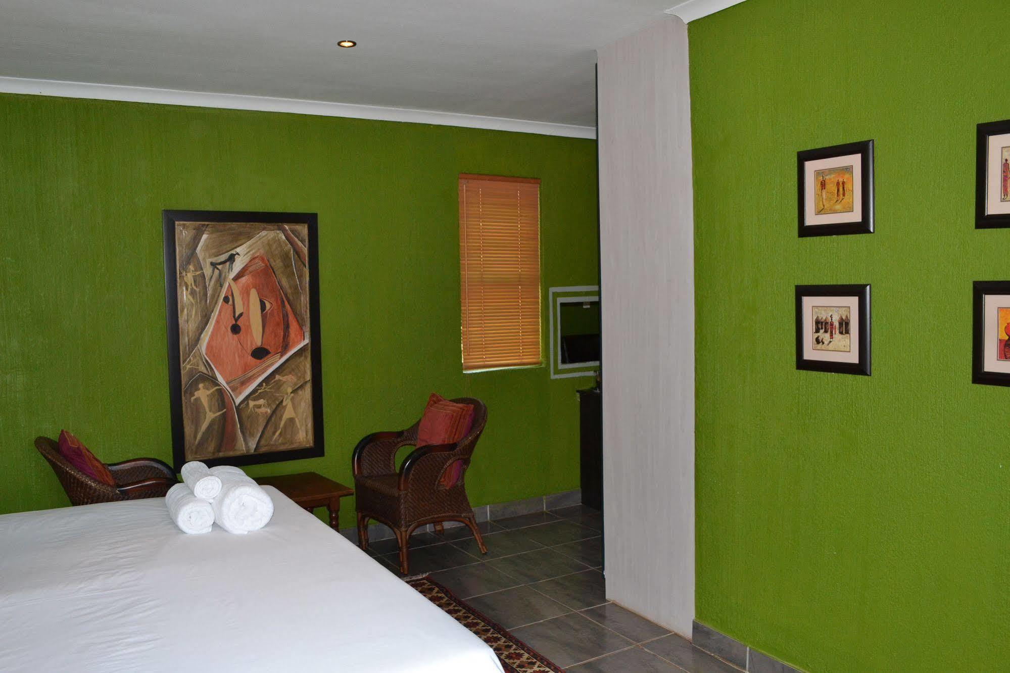 Boga Legaba Guest House & Conference Centre Mafikeng Exteriör bild